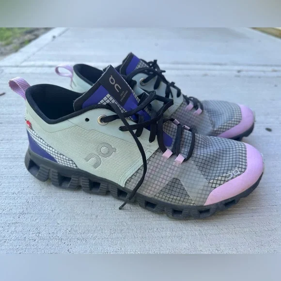 On Running Shoes - Picture 2 of 6